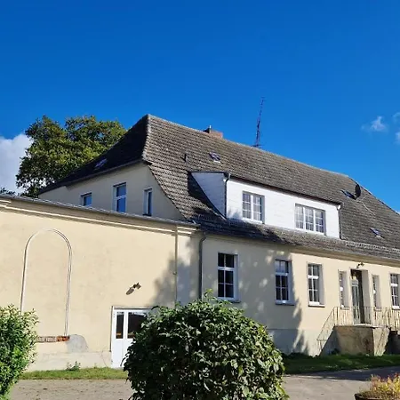 Gutshaus Kletzin Mit Pool Und Minigolf-anlage Siedenbrunzow